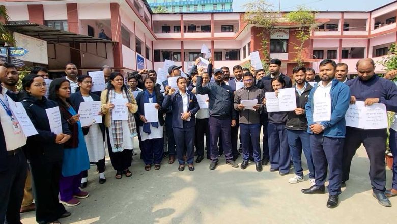 सब–इन्जिनियर यादव हत्याको विरोधमा उच्च अदालत जनकपुरका कर्मचारीद्वारा ‘पेन डाउन’