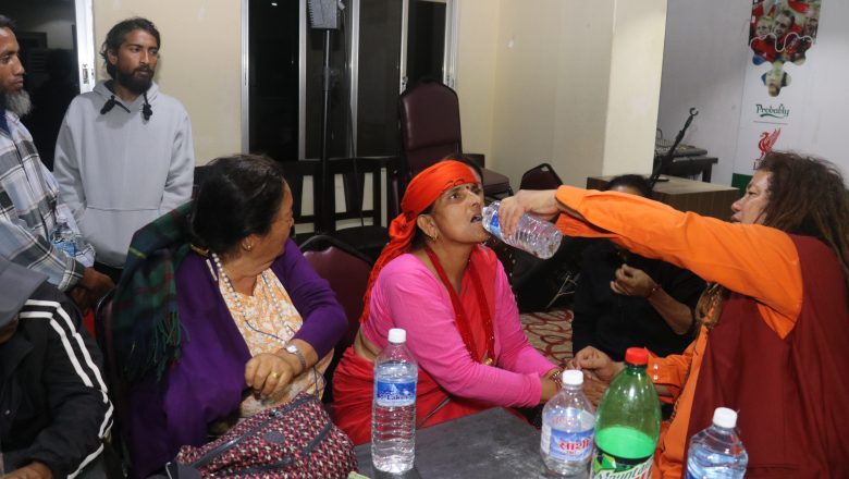 शिव शक्ति बाबा ले पोखरा मा गरे चमत्कार, पानी छोपेकै भरमा बिरामी लाई पारे निको