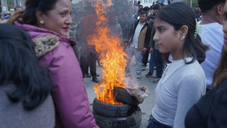ओली पक्राउको विरोधमा एमाले कार्यकर्ता उत्रिए, कार्की आयोगको प्रतिवेदन जलाइयो