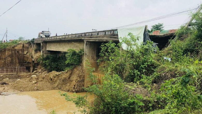 घमाहा खोलाको पुल भासिँदा यातायात प्रभावित, वैकल्पिक मार्ग प्रयोग गर्न आग्रह