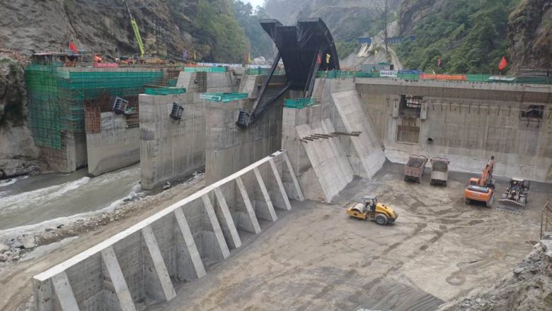 Upper Trishuli–1 जलविद्युत आयोजना: ८२ प्रतिशत काम सम्पन्न, “वेयर गेट” जडान र परीक्षण सफल
