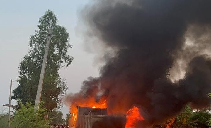 भारतबाट आएको मोटरसाइकल र टिपर ठोक्किँदा एकको मृत्यु, एक गम्भीर घाइते
