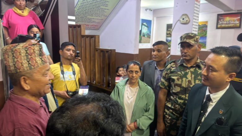 बालाजु होल्डिङ सेन्टरमा गृहमन्त्री गुरुङको अवलोकन, सुकुम्बासी परिवारसँग मागे माफी