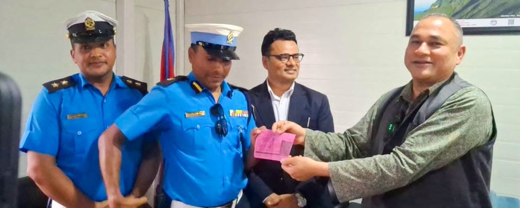 बिना हेलमेट बुलेट बाइक चलाएका सुदूरपश्चिमका मुख्यमन्त्री शाह ट्राफिक कारबाहीमा
