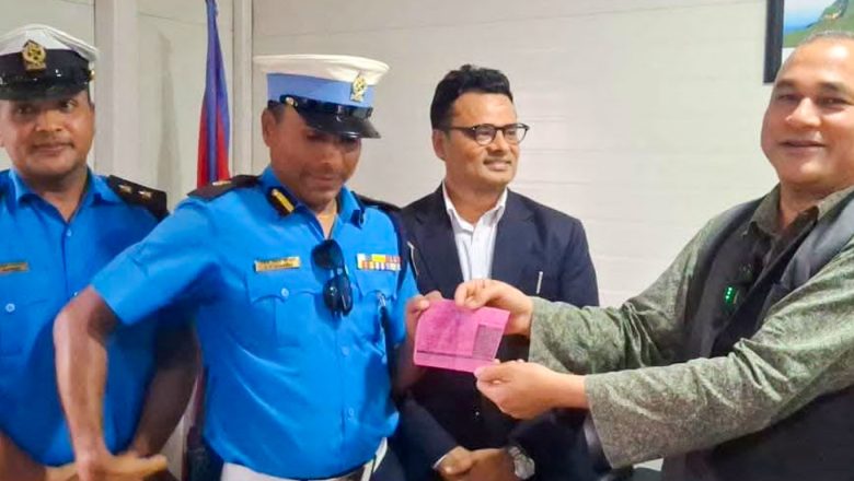 बिना हेलमेट बुलेट बाइक चलाएका सुदूरपश्चिमका मुख्यमन्त्री शाह ट्राफिक कारबाहीमा