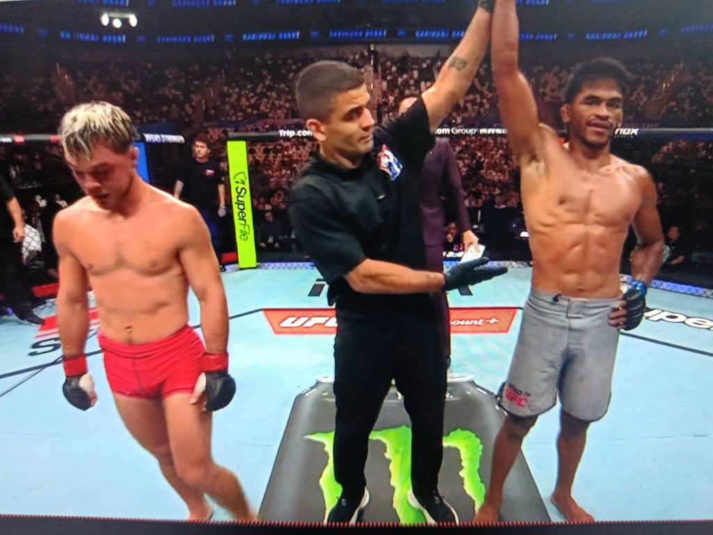 🇳🇵 रवीन्द्र ढाँटको शानदार जित, ‘Road to UFC’ को फाइनलमा प्रवेश