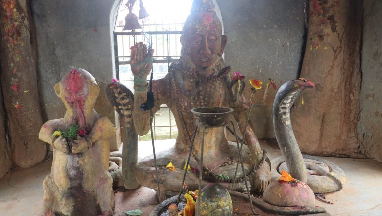 धादिङको सल्यानटारमा एउटै रुखका चार जराको बीचमा विराजमान सिदेश्वर महादेव