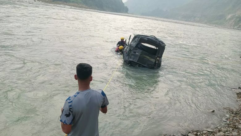 सिन्धुलीमा सुमो सुनकोशी नदीमा खस्दा ३ जनाको मृत्यु, ३ बेपत्ता र ४ जनाको उद्धार