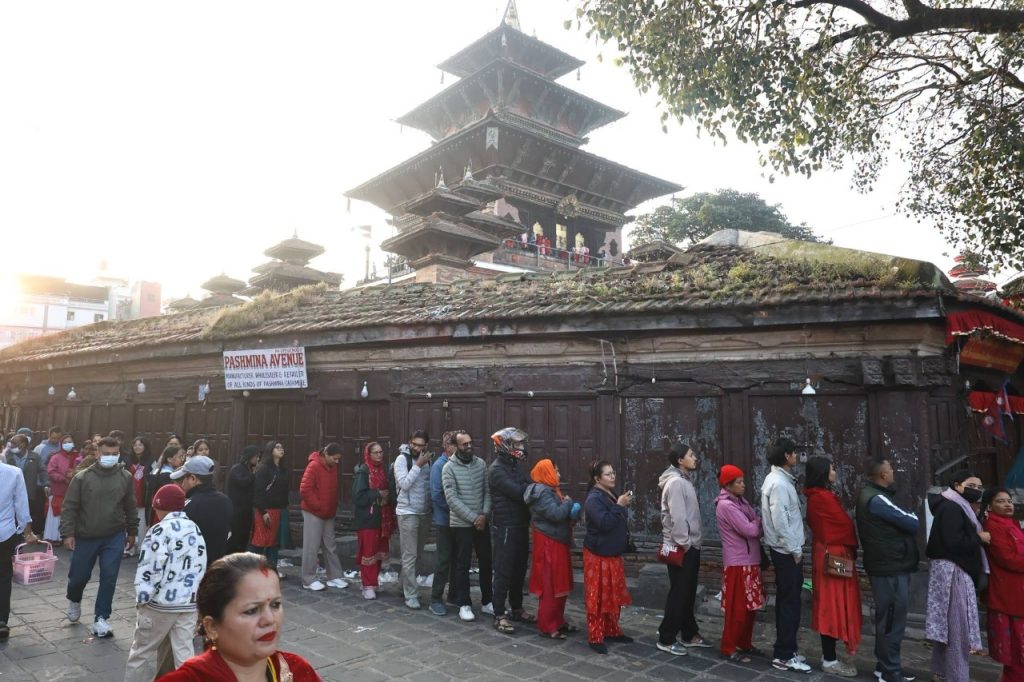 महानवमीमा तलेजु भवानीको दर्शन गर्न भक्तजनको घुइँचो